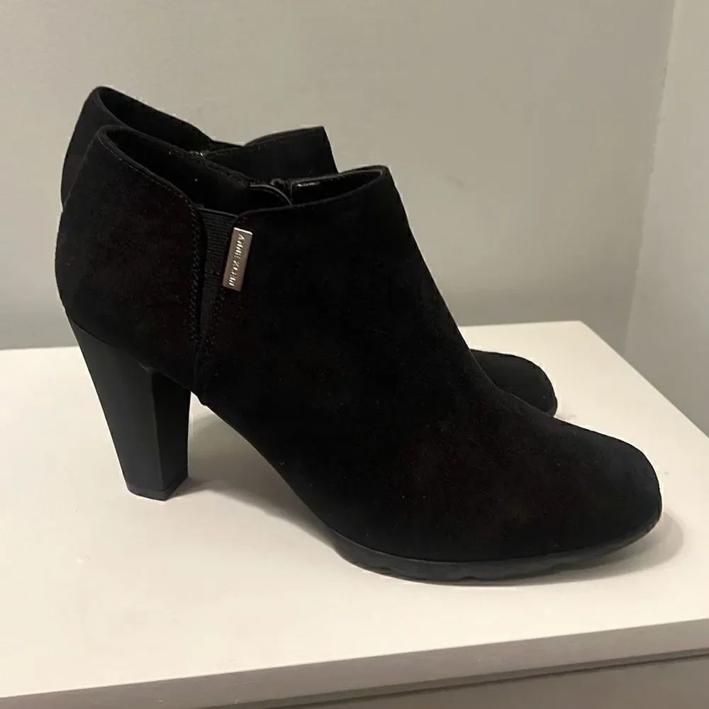 Anne Klein Women's Black Fashion Ankle High Block Heel Boots Size 9.5